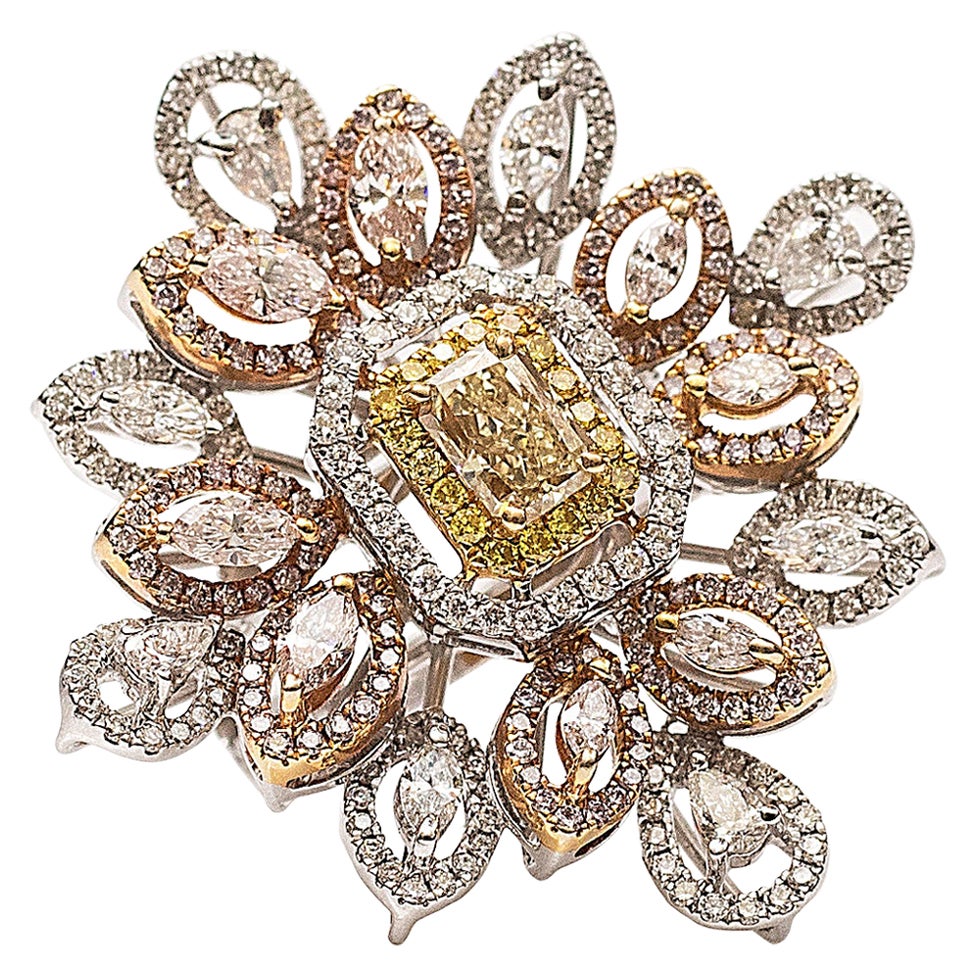 3.69 cts Fancy Colour Diamond Ring in 18K Gold