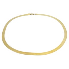 Collana piatta a spina di pesce in oro giallo