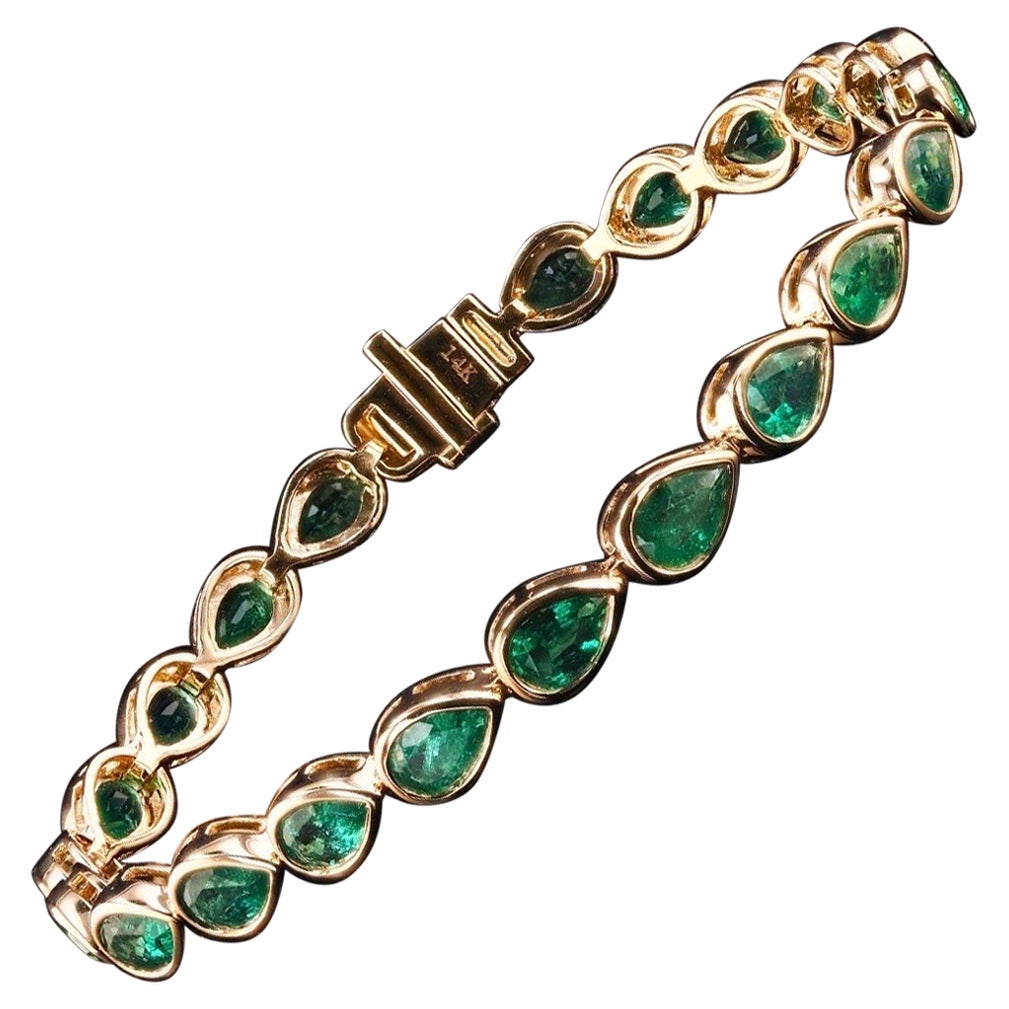 Emerald Sapphire and Pear Shaped Diamond Bracelet For Sale (Free