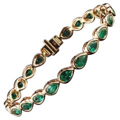 Emerald Pear-Shaped Bracelet
