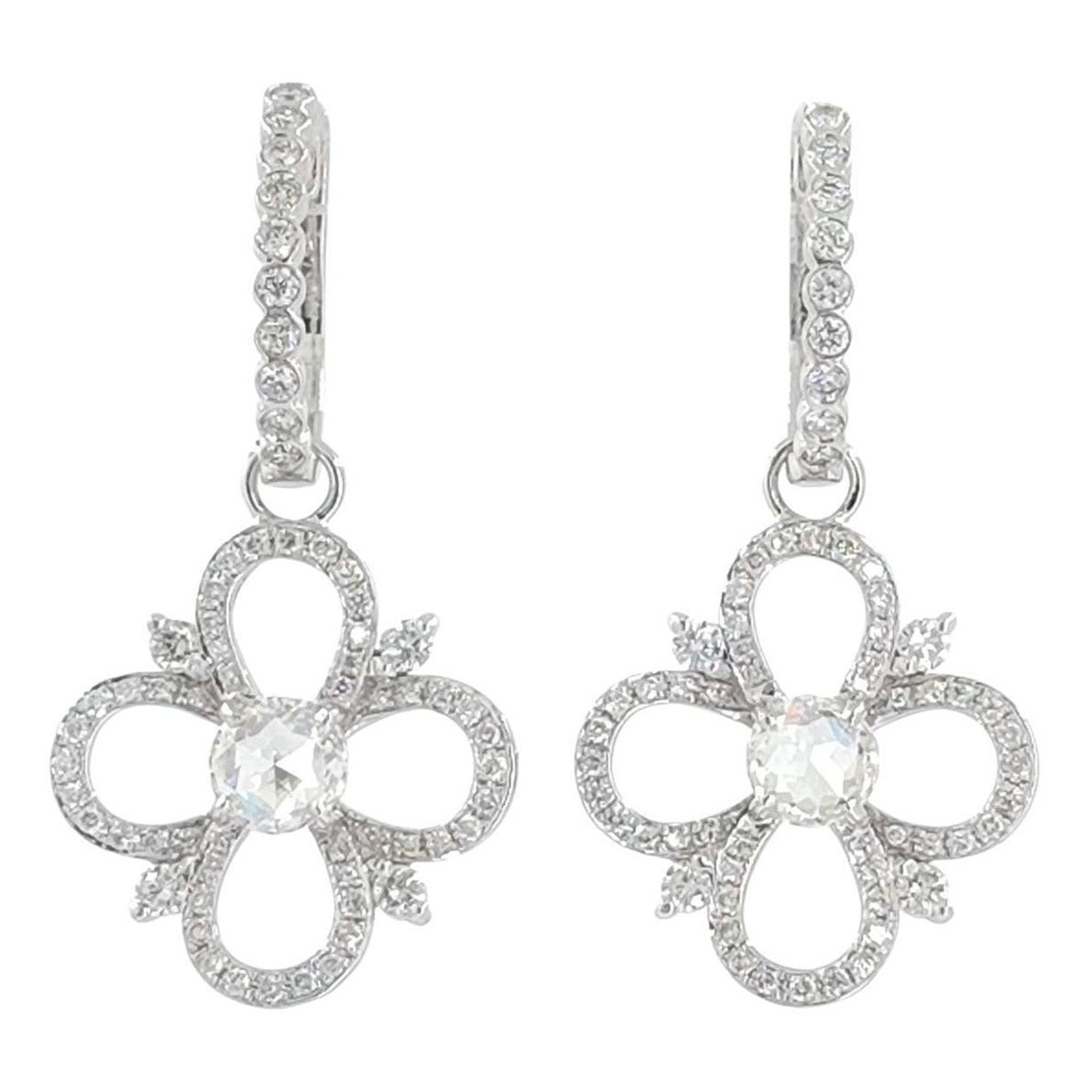 Boucles d'oreilles pendantes en or blanc 18 carats avec diamants taillés en rose en vente