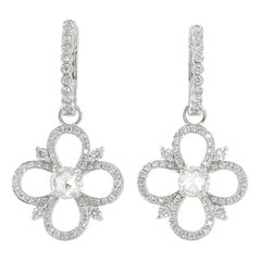 Boucles d'oreilles pendantes en or blanc 18 carats avec diamants taillés en rose