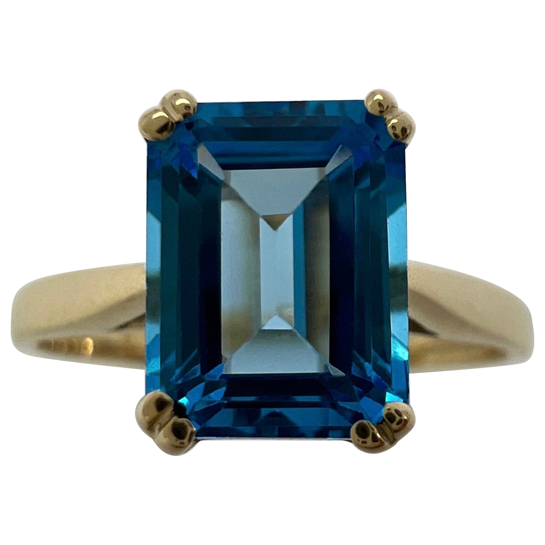 2.00 Carat Swiss Blue Topaz Emerald Octagonal Cut Yellow Gold Solitaire Ring en vente