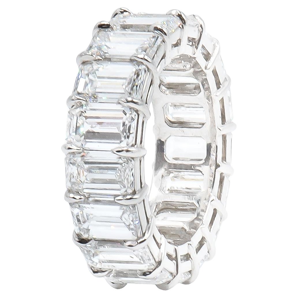 Kundenspezifischer Smaragdschliff-Diamant Eternity Band Ring