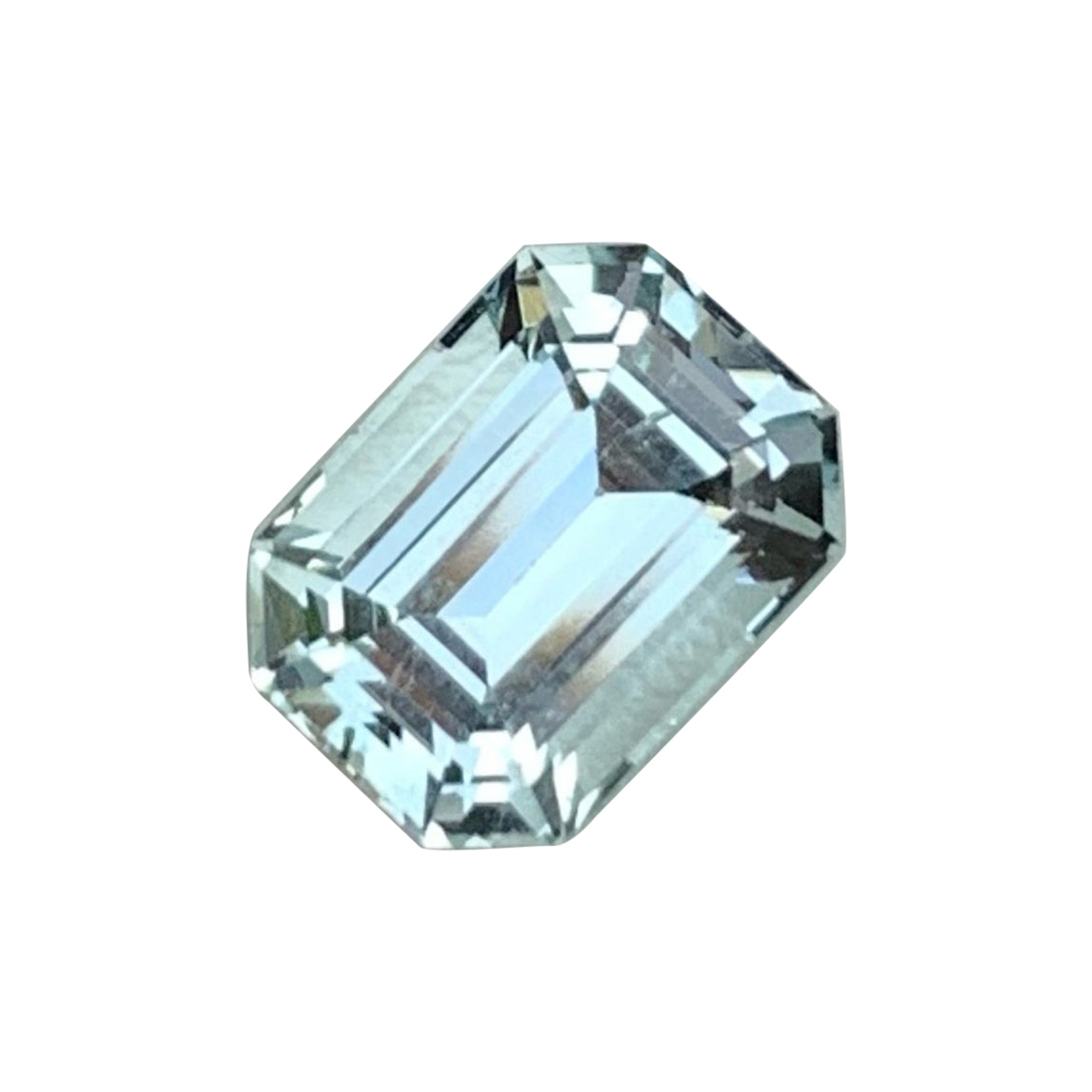 Exquisite Natural Loose Aquamarine Gem 1.95 Carats Aquamarine Gemstone Jewelry For Sale