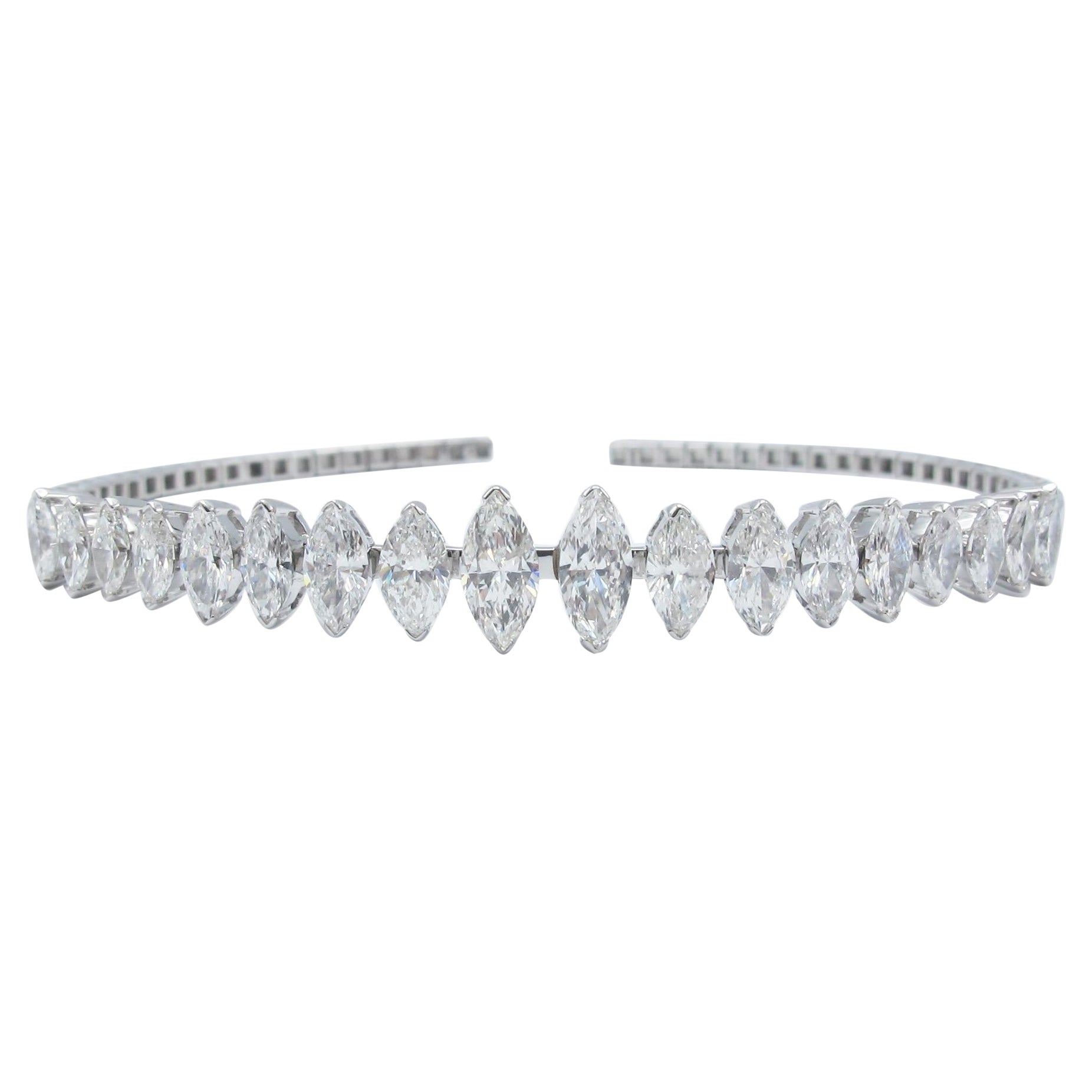 Emilio Jewelry Bracelet jonc souple en diamants taille marquise