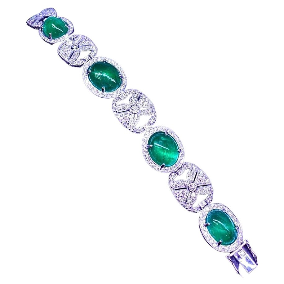Stunning 59, 50 Carats of Zambia Emeralds and Diamonds on Bracelet in Gold For Sale