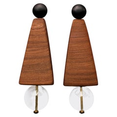 Ohrringe aus geschnitztem Holz und geblasenem Glas