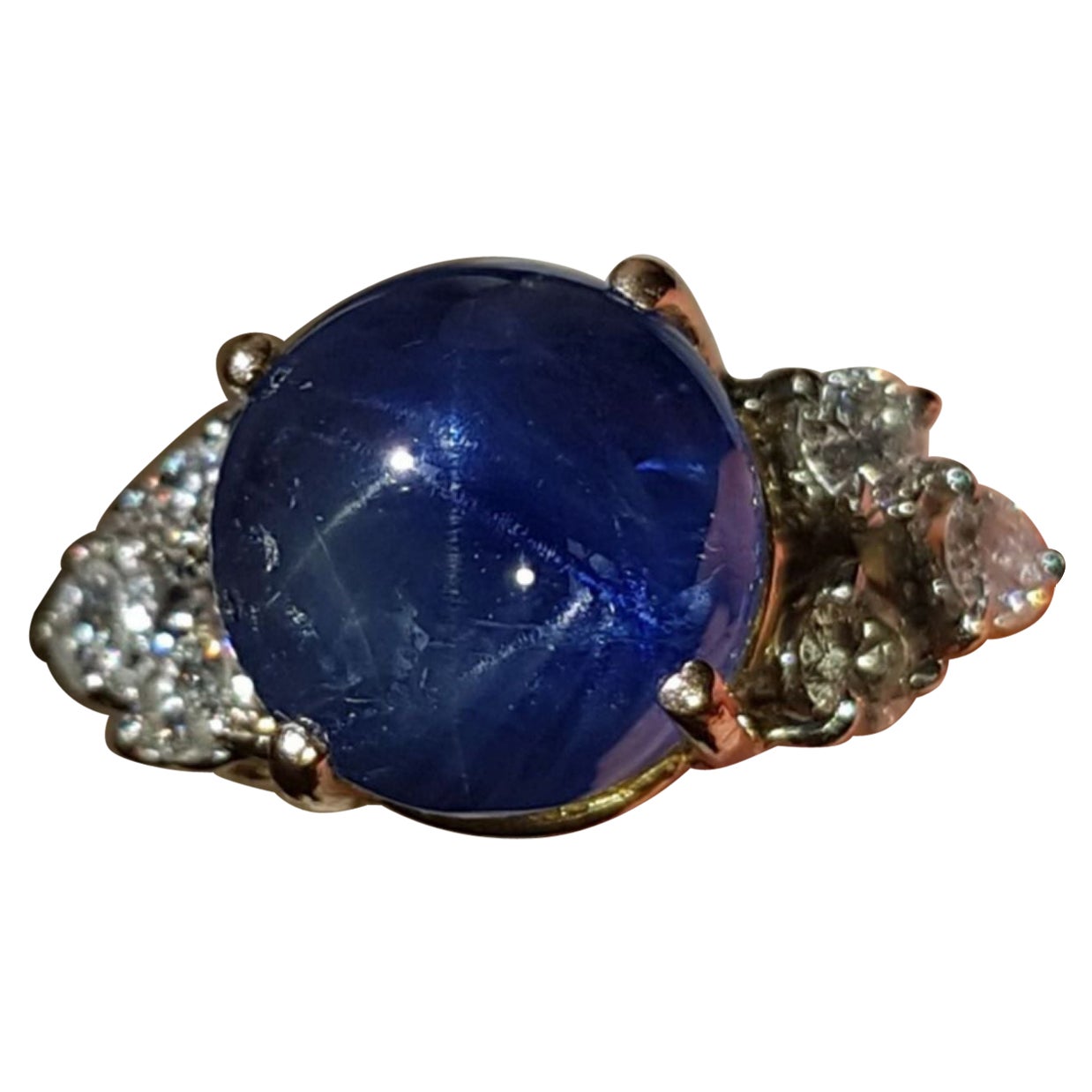 Bague ancienne en saphir bleu étoilé certifié birman de 10,18 carats et diamants en vente