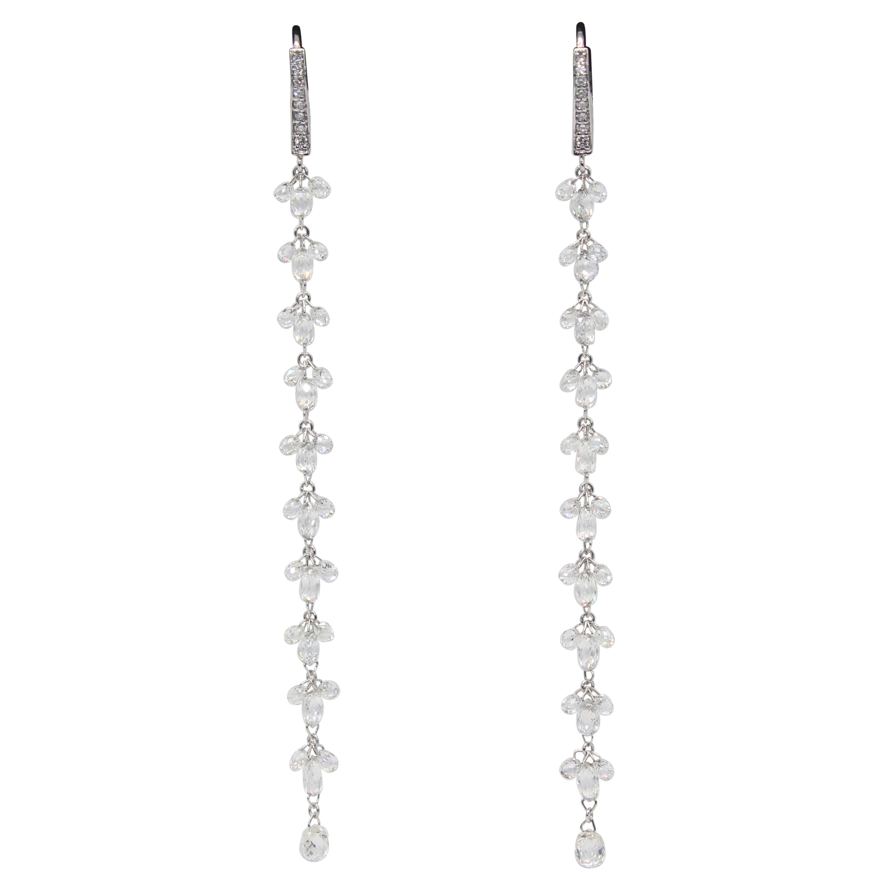 Boucles d'oreilles pendantes florales en or blanc 18 carats avec briolette en diamant PANIM