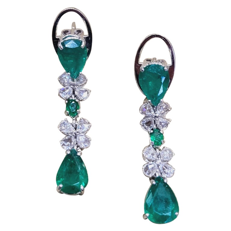 Set in 18K Gold, Natural Zambian Emerald & Rose Cut Diamonds Drop/Dangle Earring For Sale