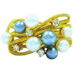 White
Black Organic Pearls
Diamonds Set in 18kt Gold Cocktail Ring White
Black Organic Pearls
Diamonds Set in 18kt Gold Cocktail Ring