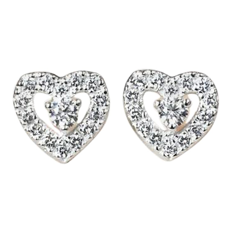 18 Karat Gold Diamant-Mini-Herz-Ohrstecker in Herzform im Angebot bei  1stDibs