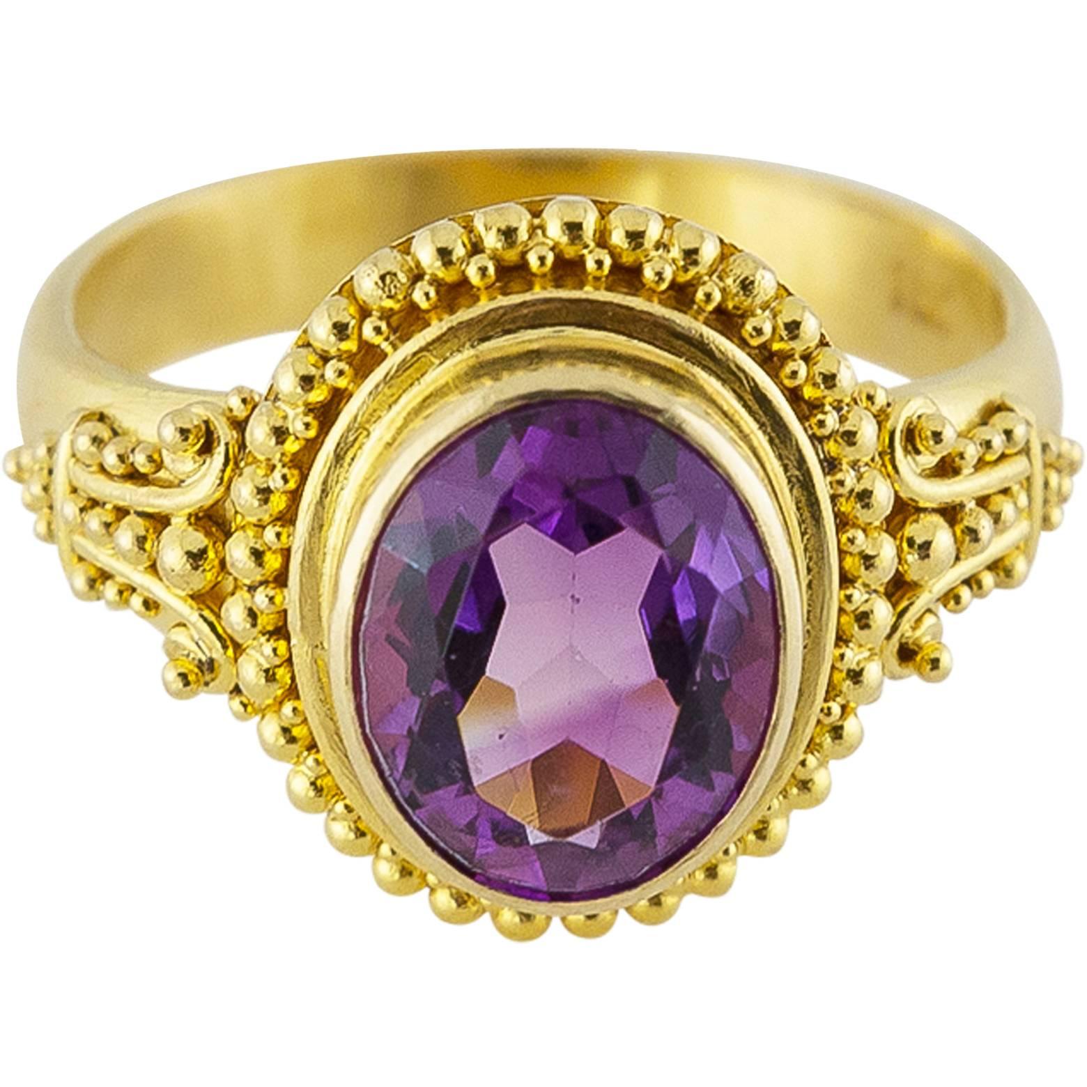 Dazzling Bright Oval Cut Amethyst 18k Gold Ring For Sale
