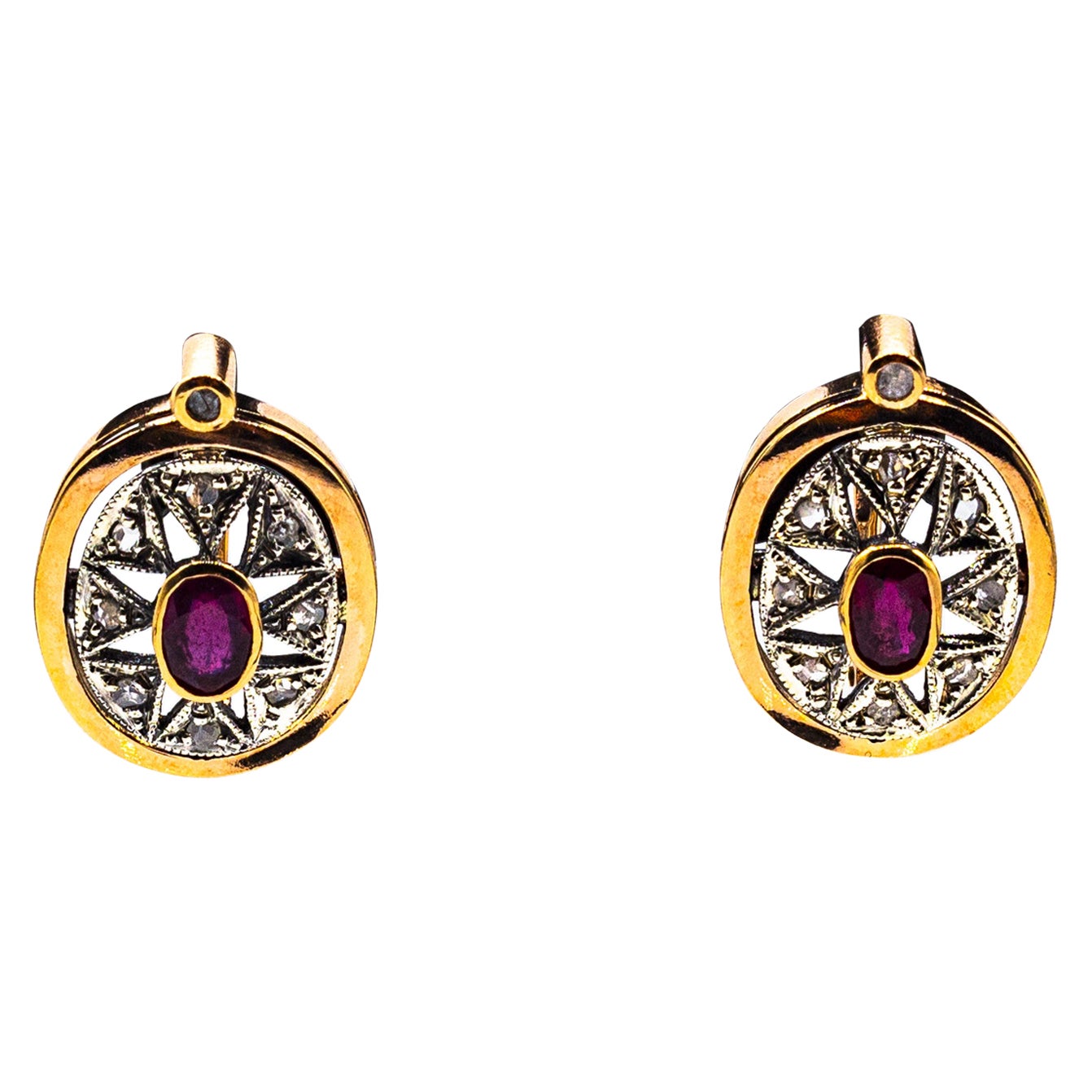 Pendants d'oreilles en or jaune de style Art déco avec diamants blancs taille rose et rubis taille ovale en vente