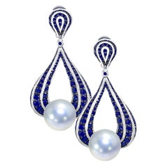 Alex Soldier, boucles d'oreilles en goutte texturées en or 18 carats, perles et saphirs, uniques en leur genre