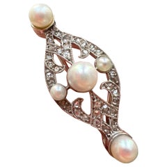 Antique Elegant Art Deco 18K White Gold Diamond Pearl Brooch