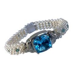 Marina J. Armband aus 18 Karat Weigold, Diamanten, Perlen und Londoner blauem Topas