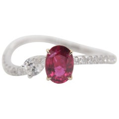 Anillo de sangre de paloma de rubí birmano sin calor certificado GRS de 0,70 quilates en oro de 18 quilates