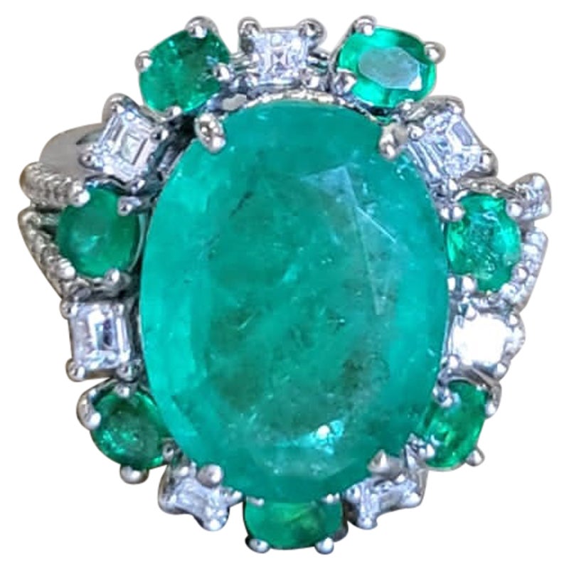 Set in 18K Gold, 6.74 Carats, Natural Zambian Emerald & Diamonds Engagement Ring For Sale