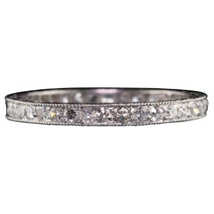 Fascia nuziale antica Art Deco in platino con diamante a taglio singolo inciso