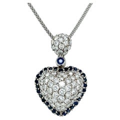 Halskette mit Herzanhänger mit Pavé-Diamant und Saphir-Halo