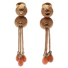 Boucles d'oreilles pendantes en or et diamant corail