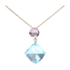 Collier pendentif en or blanc et rose 18 carats avec diamants, améthyste rose et topaze bleue
