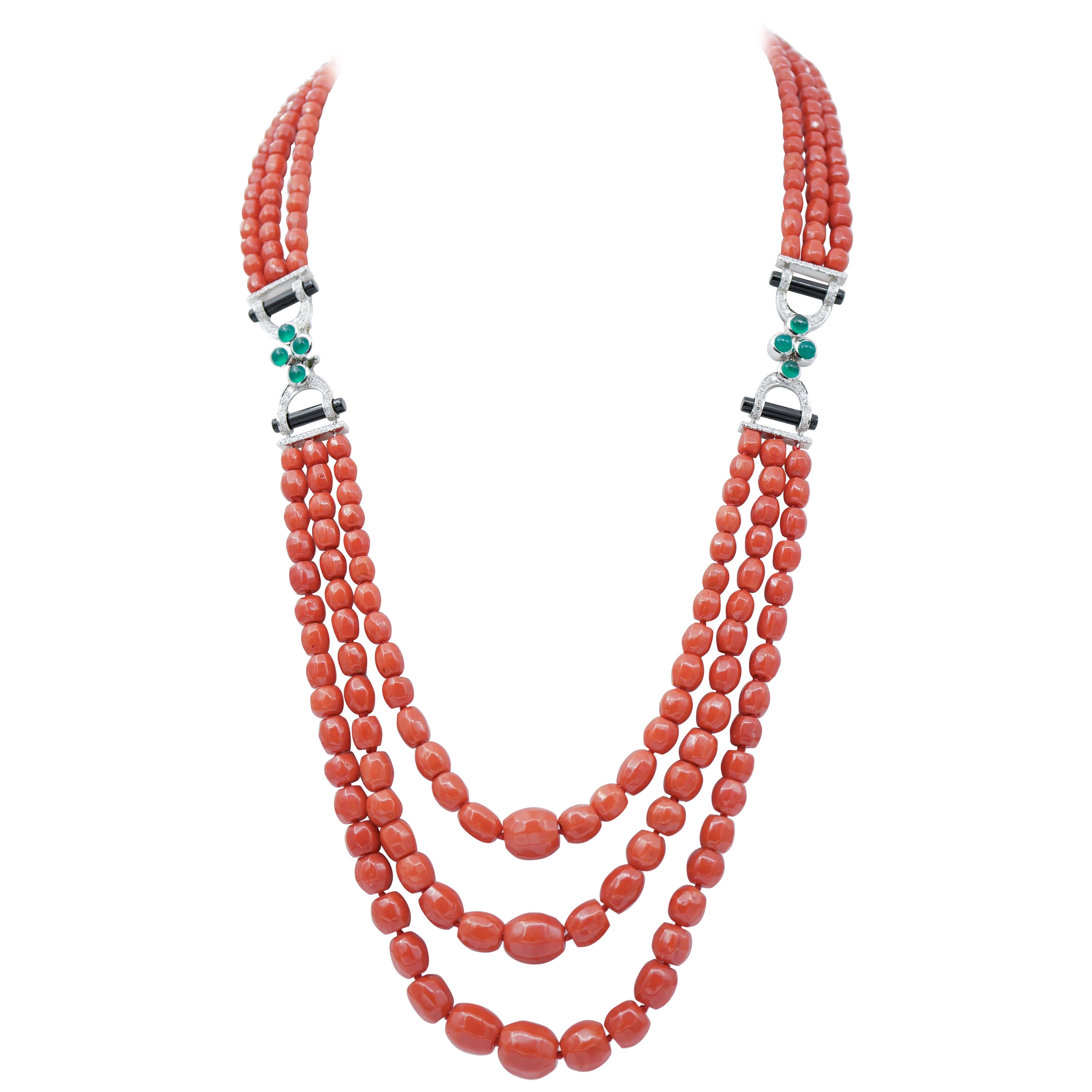 Mehrreihige Halskette aus Platin mit Koralle, grnem Achat, Onyx und Diamanten im Angebot