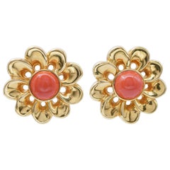 Boucles d'oreilles fleurs en or jaune 18 carats et corail