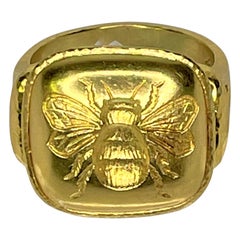 Anello con ape grassa di Elizabeth Locke