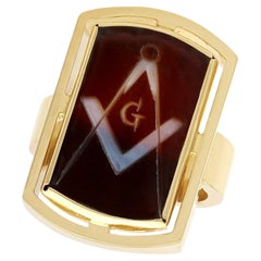 Vintage 3.31ct Agate and Yellow Gold Masonic Ring