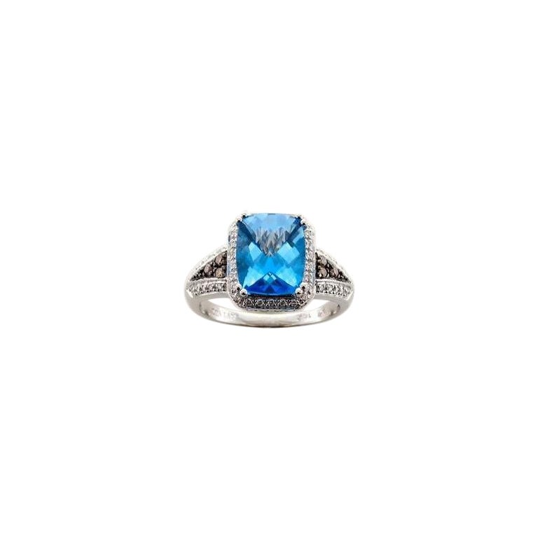 Großer Sale-Ring mit Ozeanblauem Topas und schokoladenbraunen Diamanten