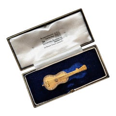 18ct Gold & Diamond Guitar Brooch by the Goldsmiths & Silversmiths Company