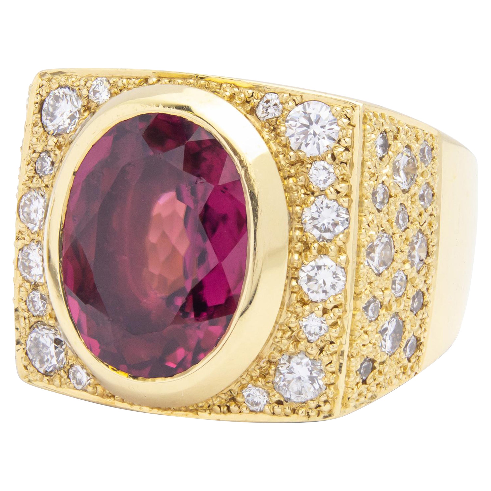 Handgefertigter Ring aus 18 Karat Gelbgold, Turmalin und Diamanten im Angebot