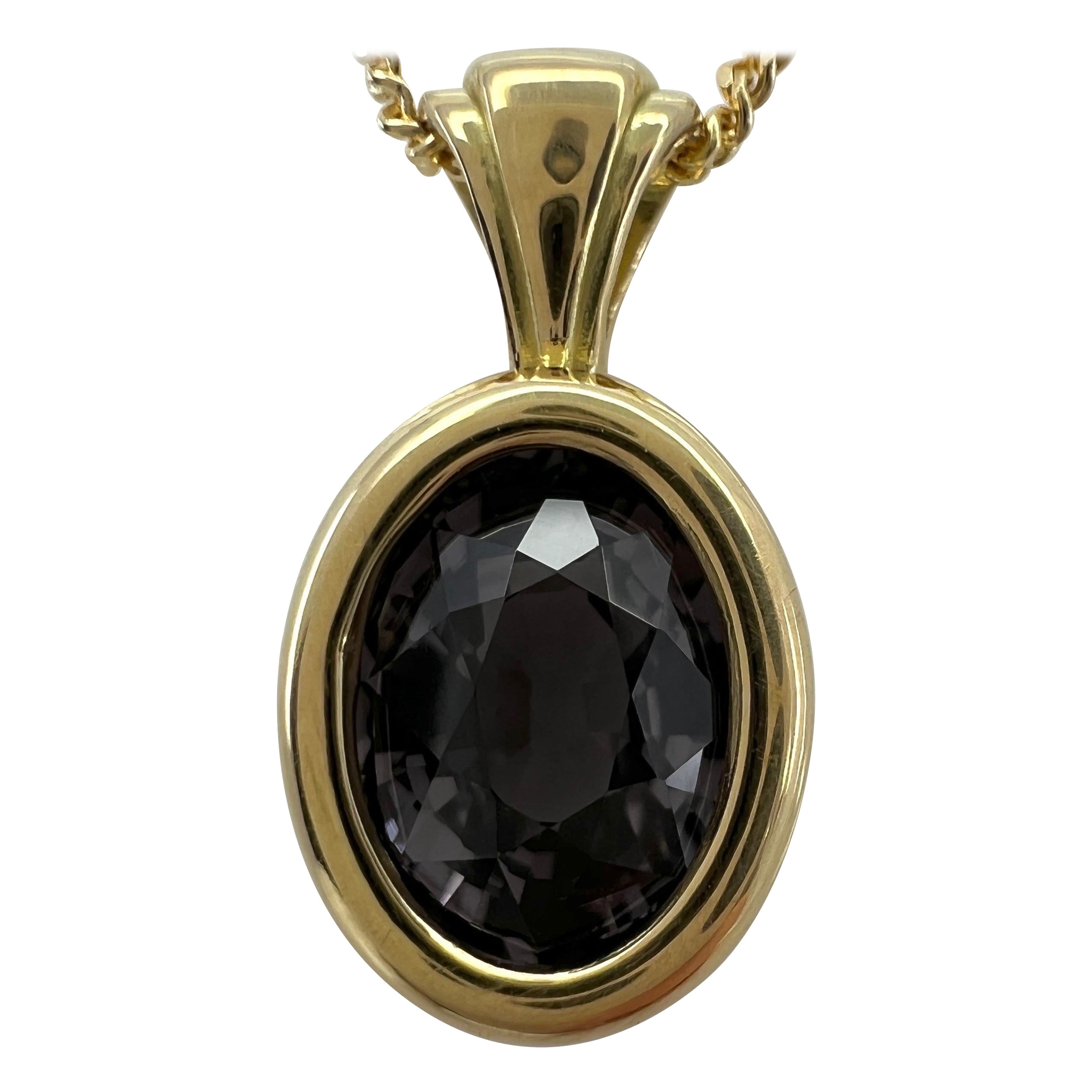 Pendentif solitaire en or jaune 18 carats avec spinelle grise et violette de 1,90 carat, taille ovale en vente