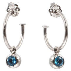 18 kt White Gold Garavelli   Hoop Earrings with Dangling Blue Topaz 