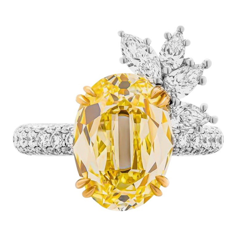 GIA Certificated 5.07cts Fancy Yellow Vs2 Natural Oval Diamond Platinum Ring For Sale