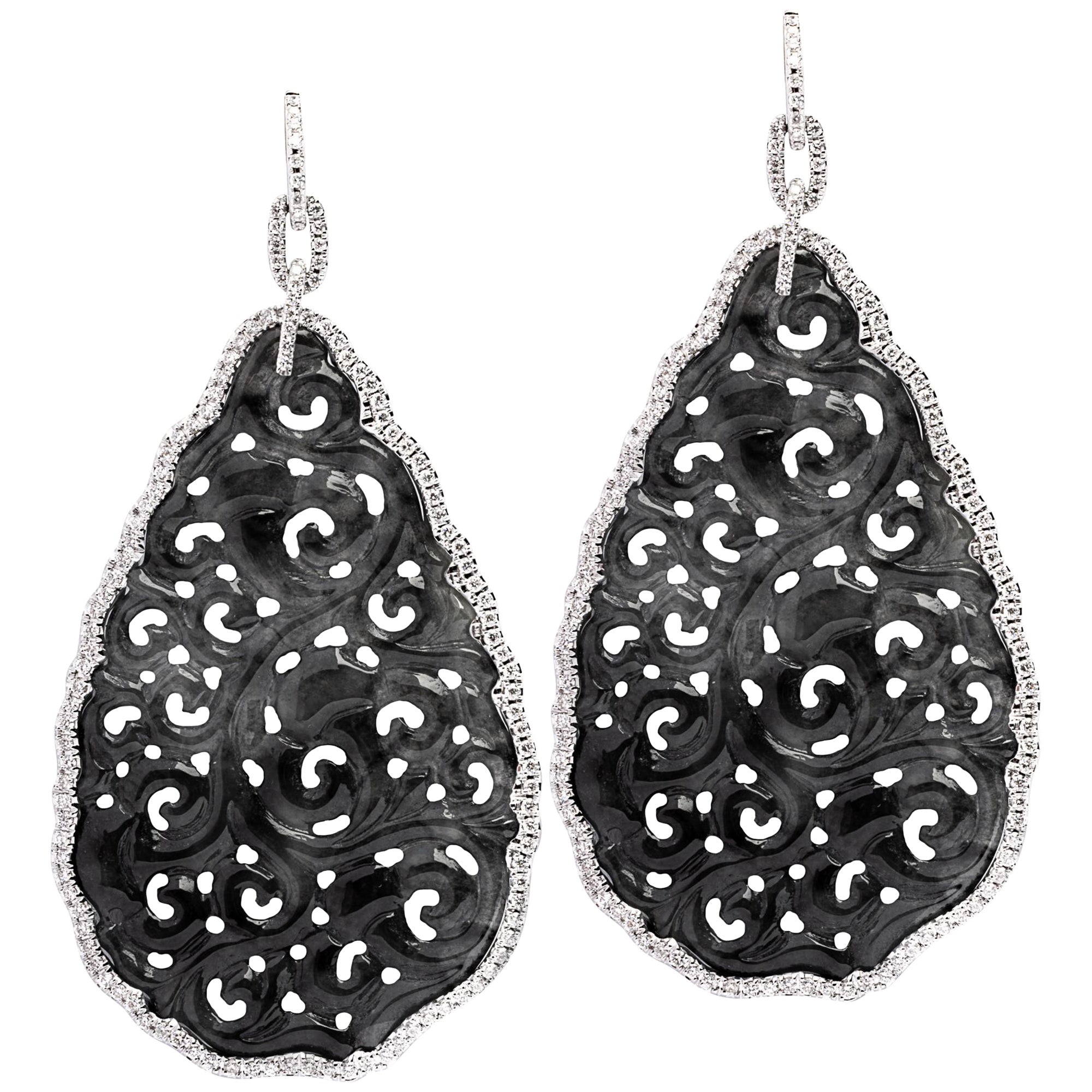geschnitzte schwarze Jade-Weiß-Diamant-Ohrringe mit Anhänger aus 18 Karat Weißgold