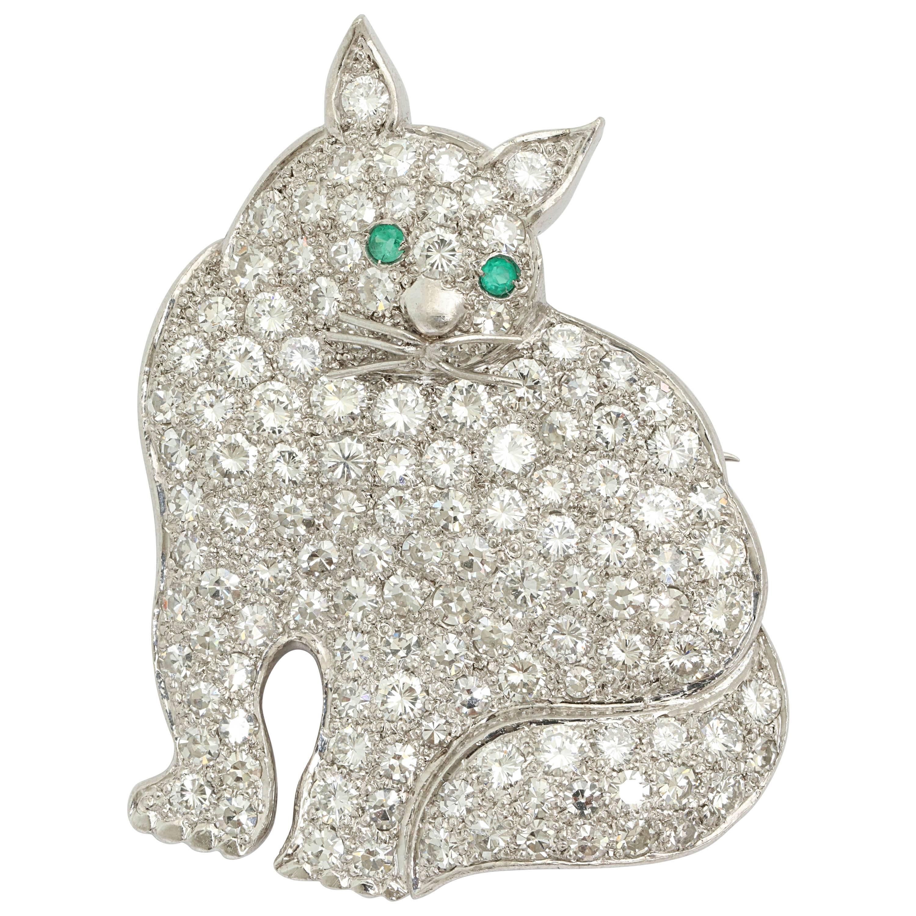 1930s Emerald Diamond Platinum Figural Green-Eyed Kitty Cat Brooch For Sale