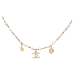 Chanel, collier toile en cristal et perles avec logo CC, couleur or