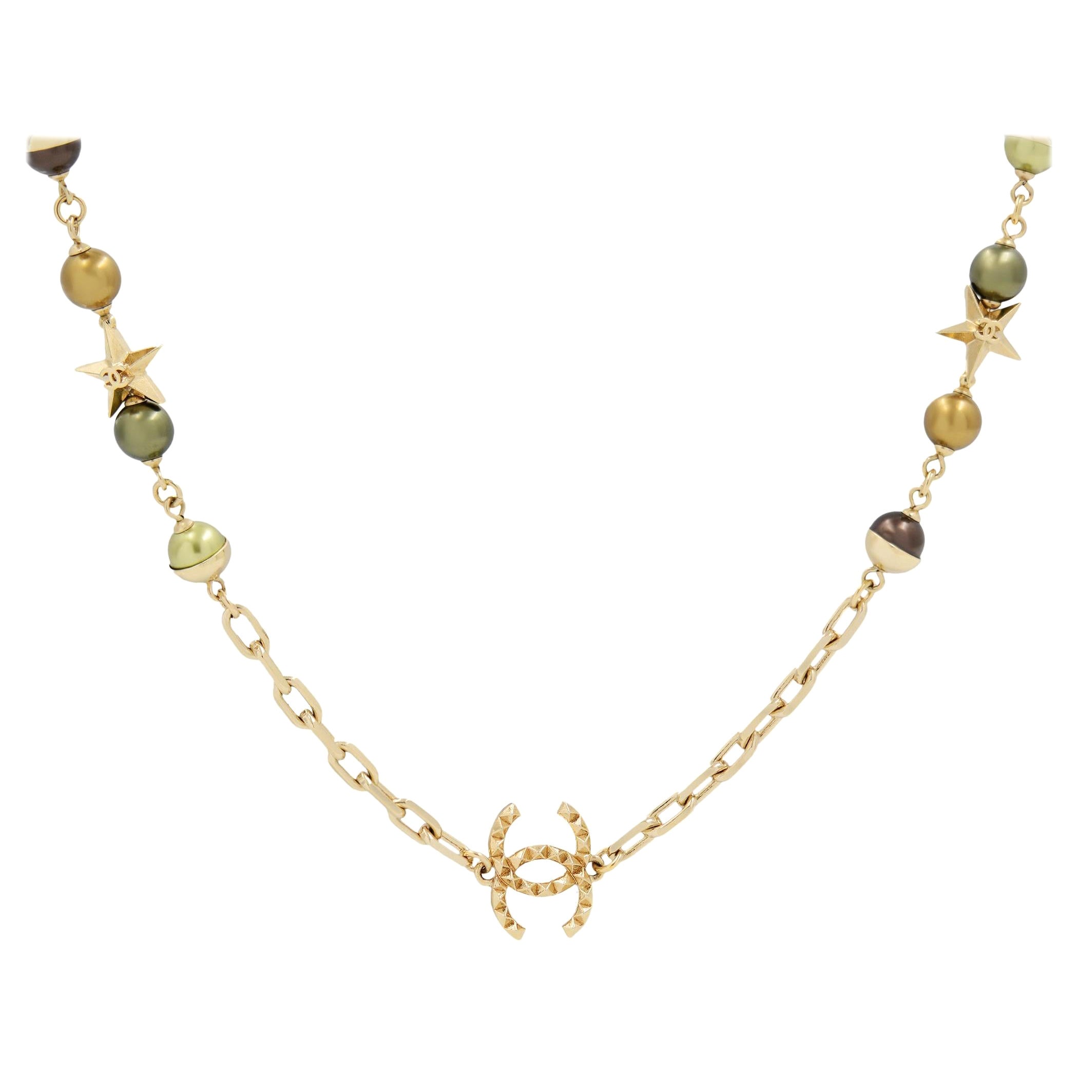 Chanel CC Logo Star Goldton Olive Brown Perlen lange Halskette im Angebot