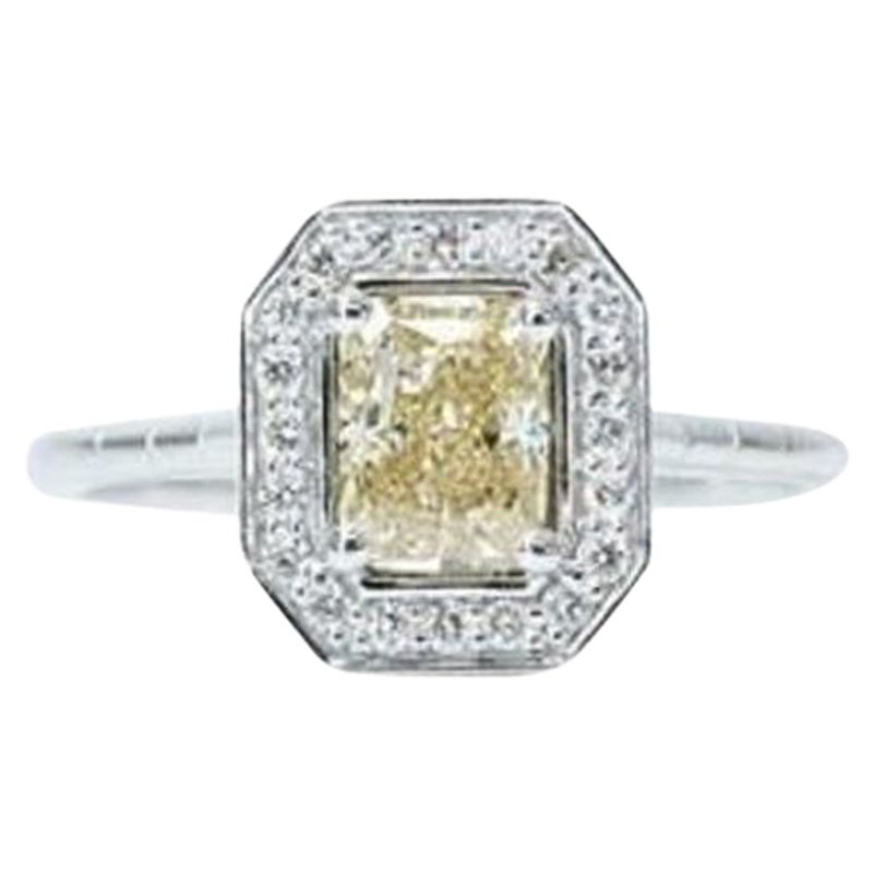 Stunning 18k White Gold Fancy Color Ring with 1.10 Ct Natural Diamonds, GIA Cert
