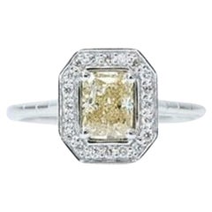 Stunning 18k White Gold Fancy Color Ring with 1.10 Ct Natural Diamonds, GIA Cert