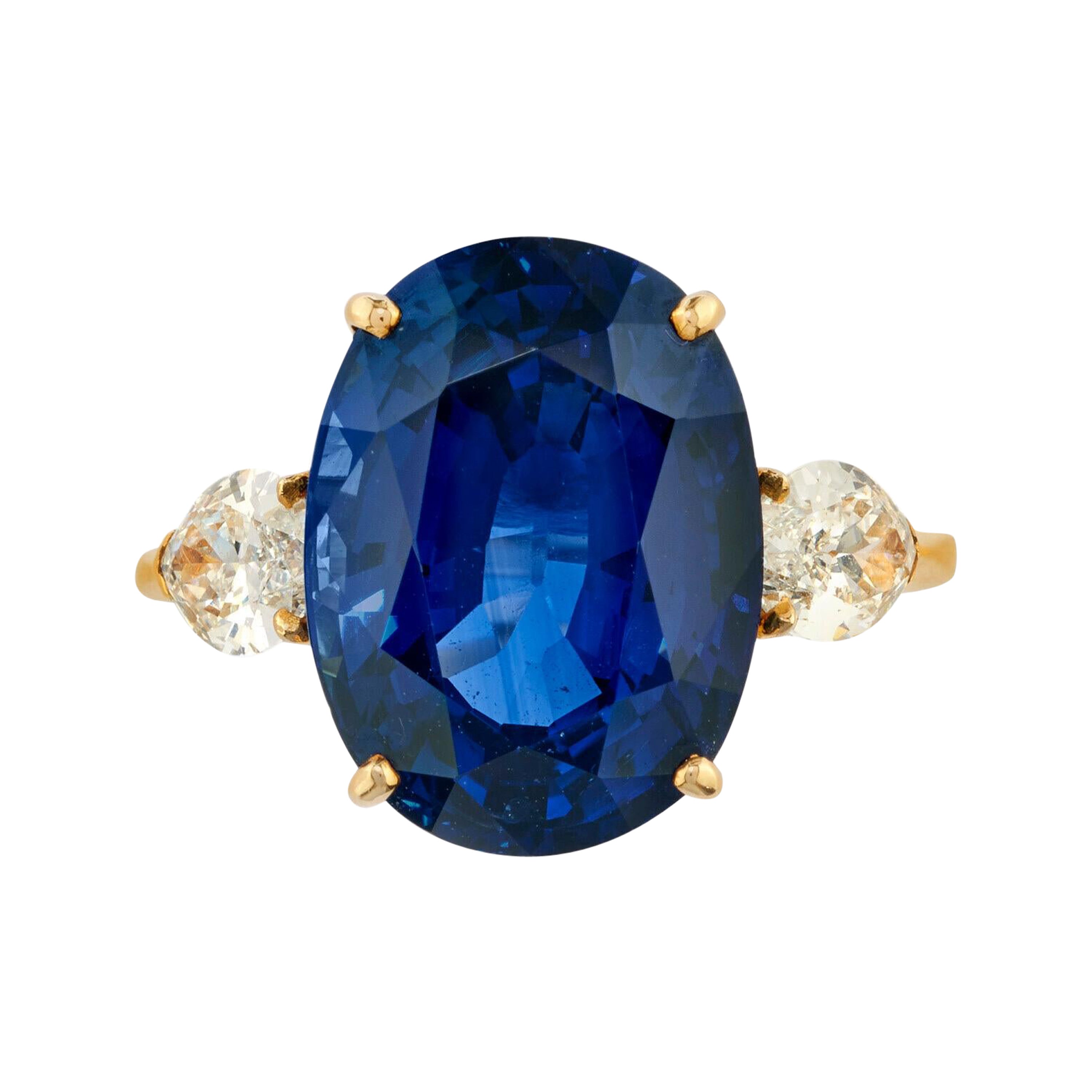 Sapphire and Diamond Ring in Yellow Gold For Sale