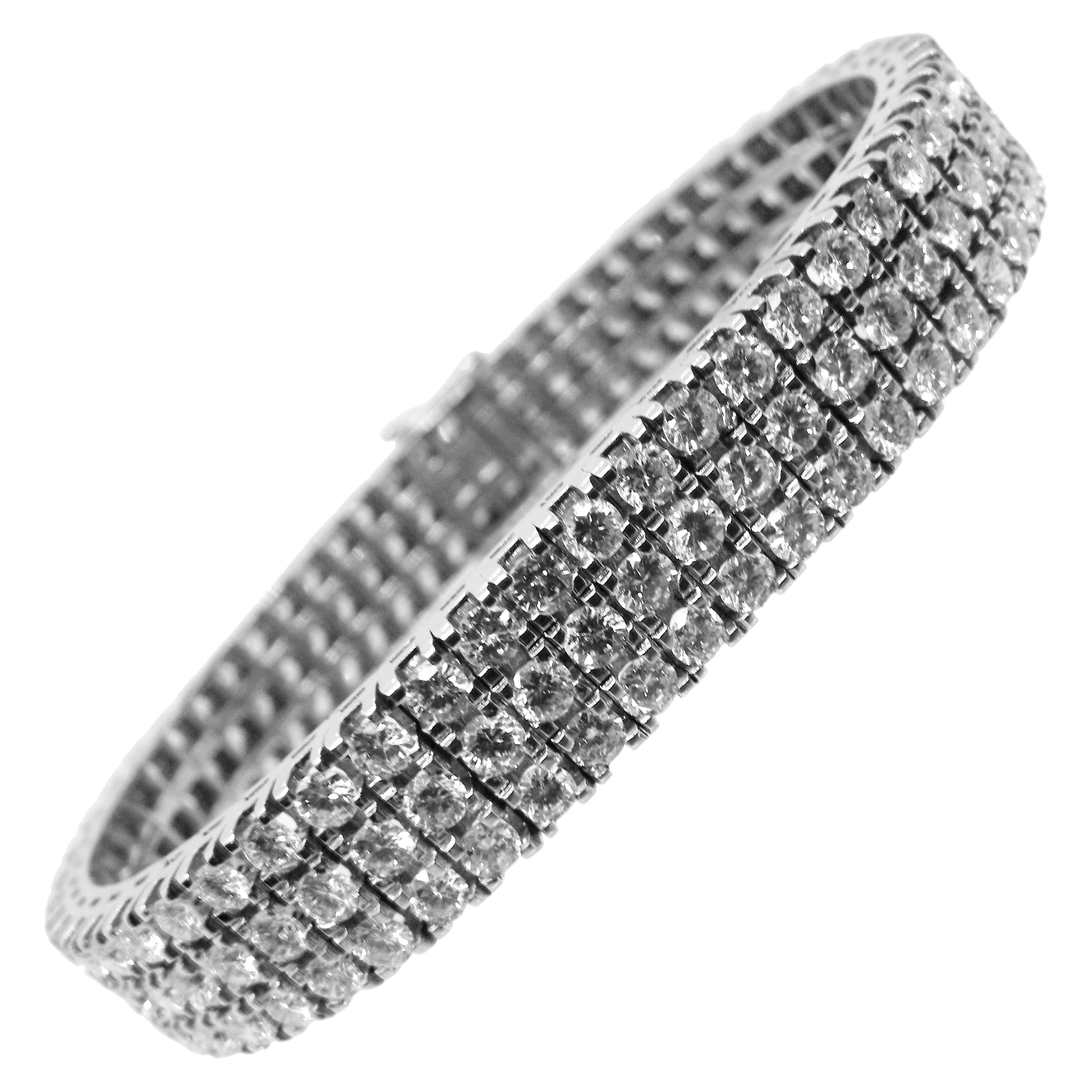 Berca Bracelet tennis à trois lignes en or blanc serti de diamants blancs de 12,60 carats 174 en vente