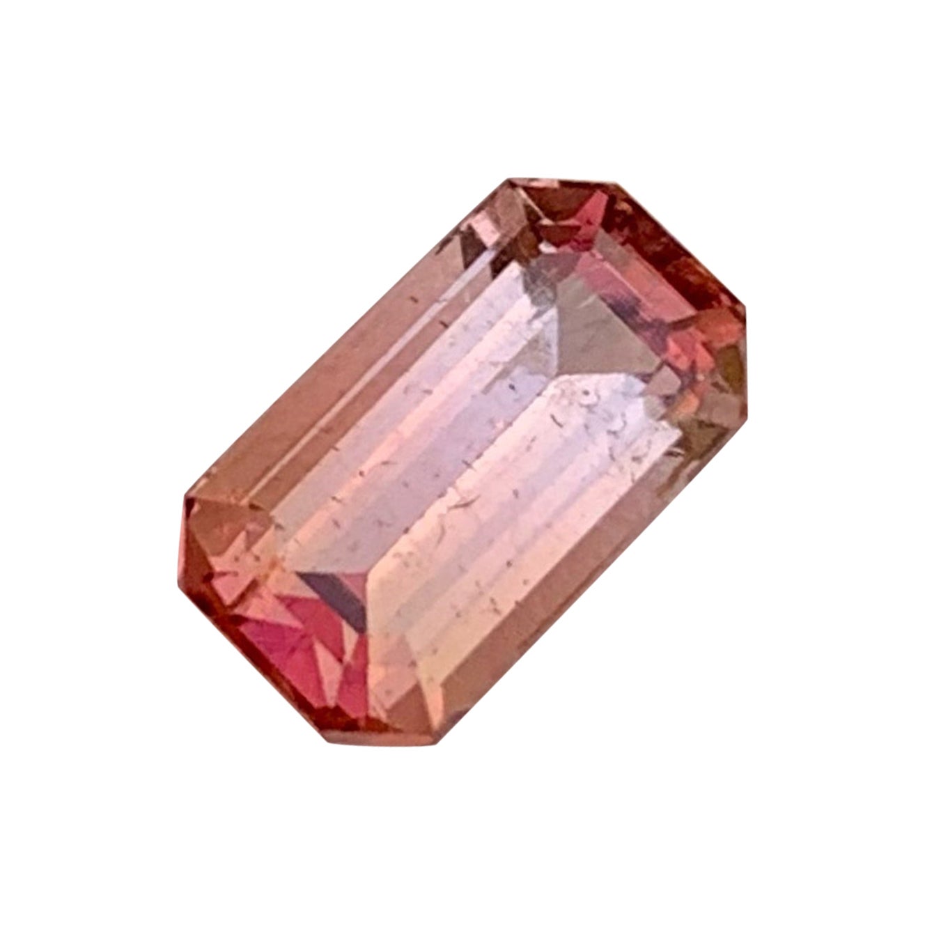 Incroyable pierre de tourmaline rouge brunâtre de 1,85 carat pour bijoux en vente