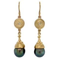 Boucles d'oreilles en goutte « Bulls Eye » en or 18 carats et perles noires de Tahiti avec diamants