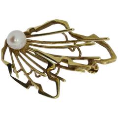 Delicate Pearl Gold Brooch 