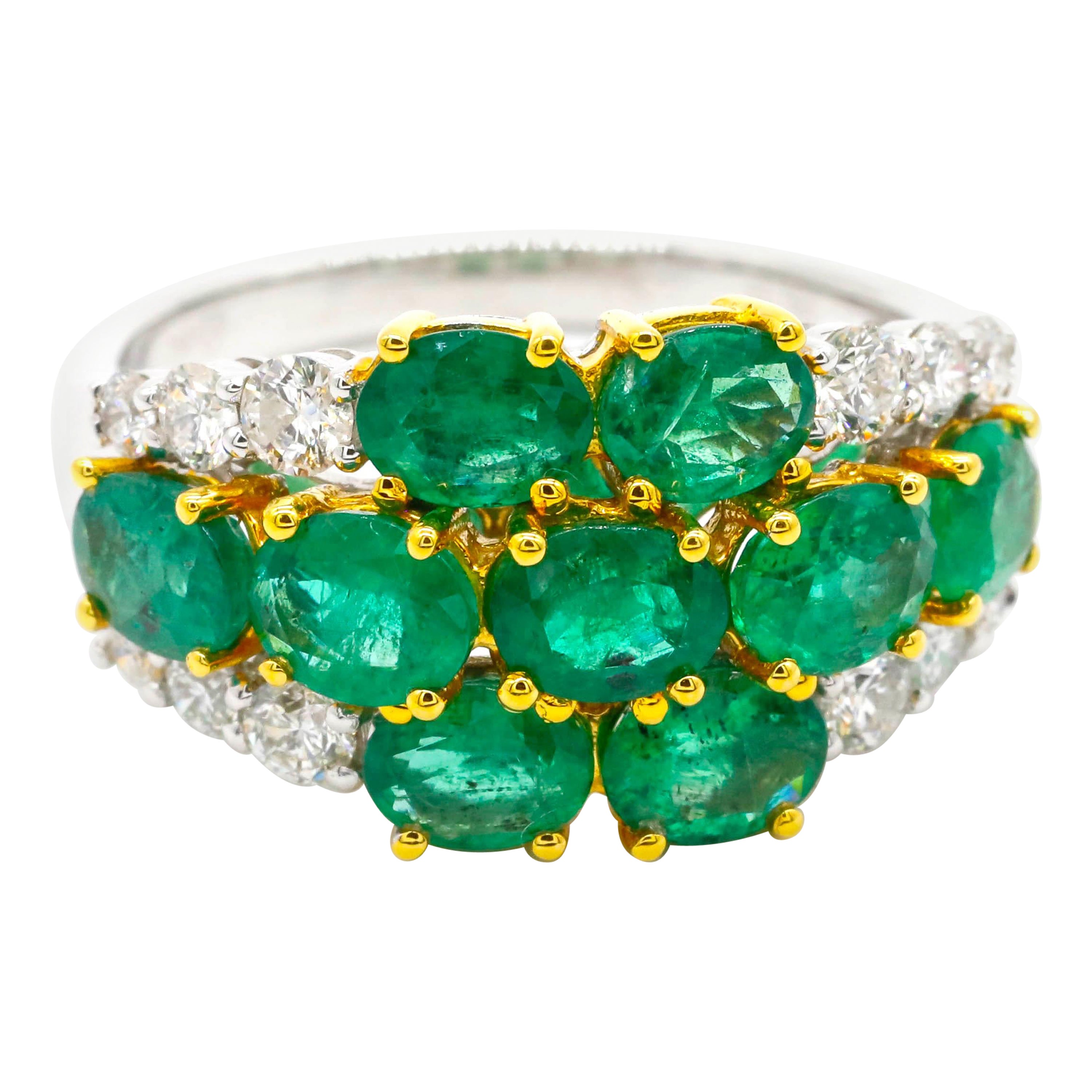 Bague florale en or bicolore 18k avec émeraude ovale de 2,76 ct et diamant de 0,53 ct